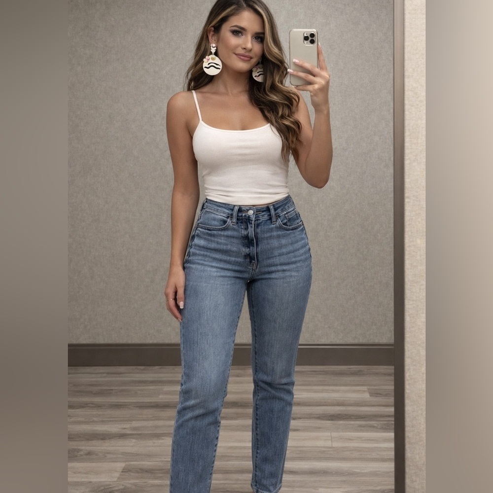 Judy Blue Light Wash Skinny Jeans - Picture 1 of 10